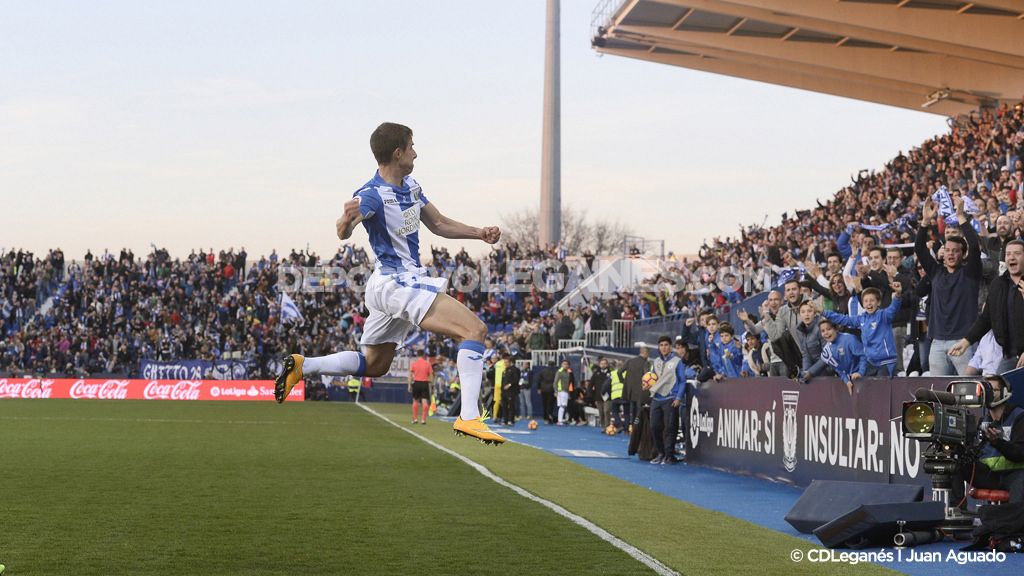 Szymanowski celebrando un gol en Butarque