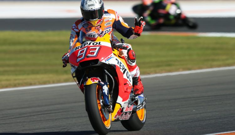 Márquez en Cheste con el símbolo de victoria – BoxRepsol