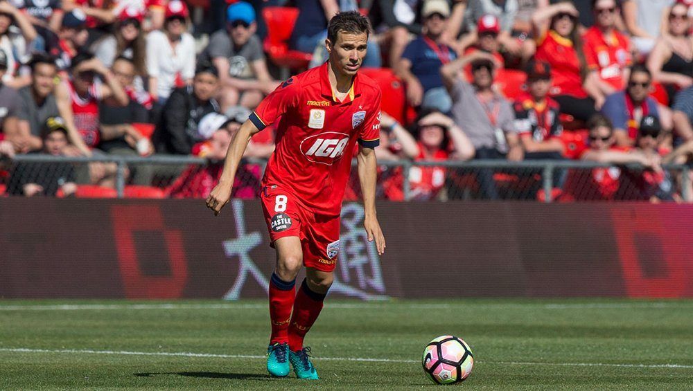Uno  de los mejores centrocampistas que juega en el Adelaide United
