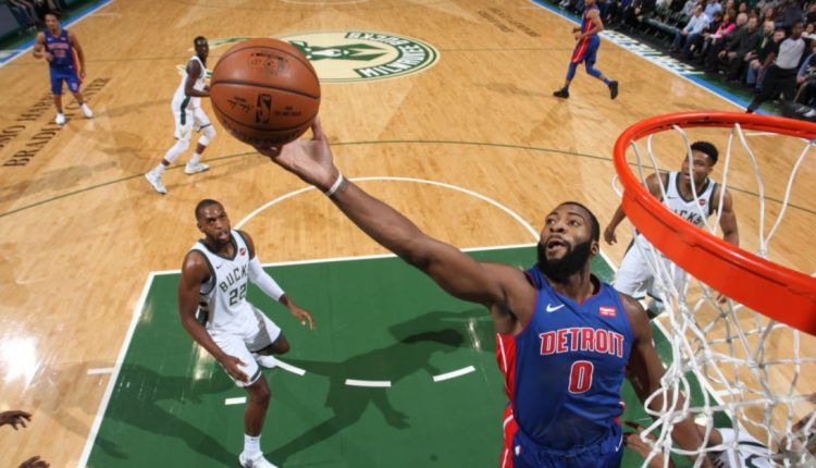 Andre Drummond capturando un rebote