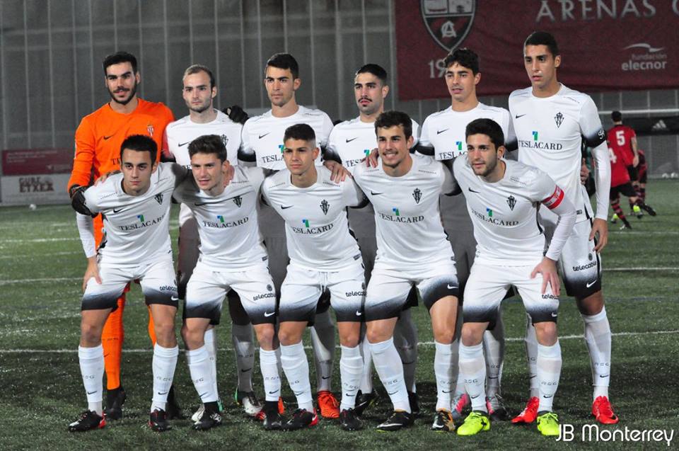 Último once inicial del 2017 por parte del Sporting 'B'. De pie: Dani Martín, Aizpiri, Claudio, Víctor Ruiz, Cordero, Pablo Fernández. Agachados: Pedro Díaz, Bertín, Isma Cerro, Espeso, Ramón.. Foto: Julián Monterrey