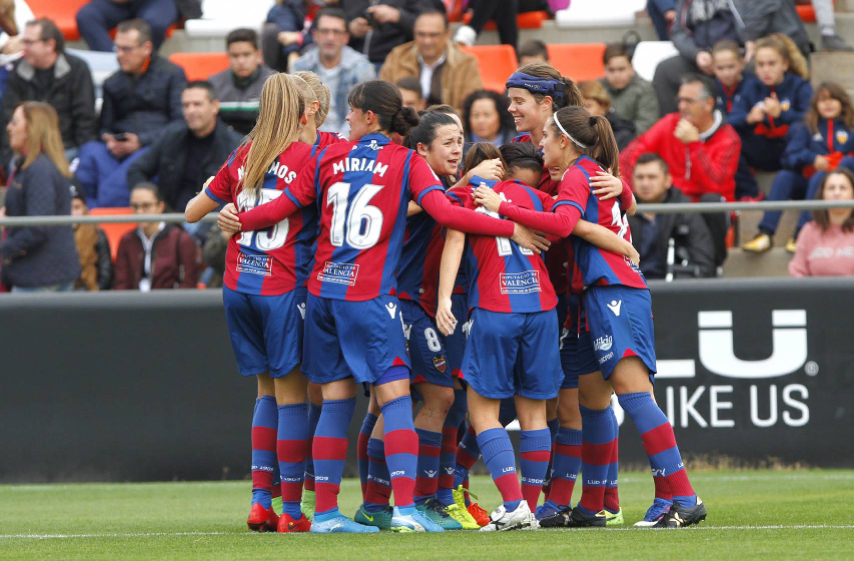 Las jugadores del Levante celebran uno de los tantos. Fuente: levanteud.com/es/