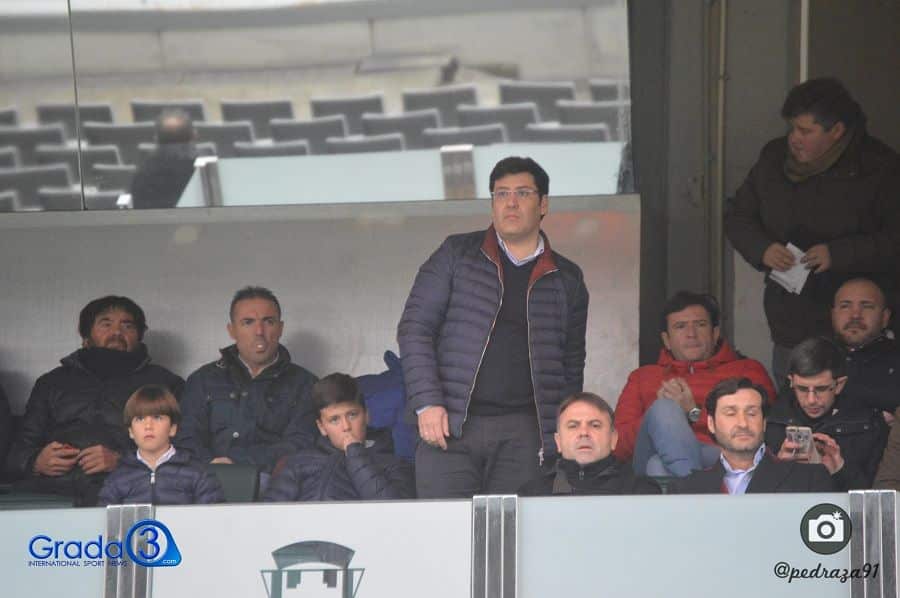 Jesús León en el palco de autoridades durante el encuentro de ayer del Córdoba B | Imagen: Jose Luis Pedraza (Grada 3)