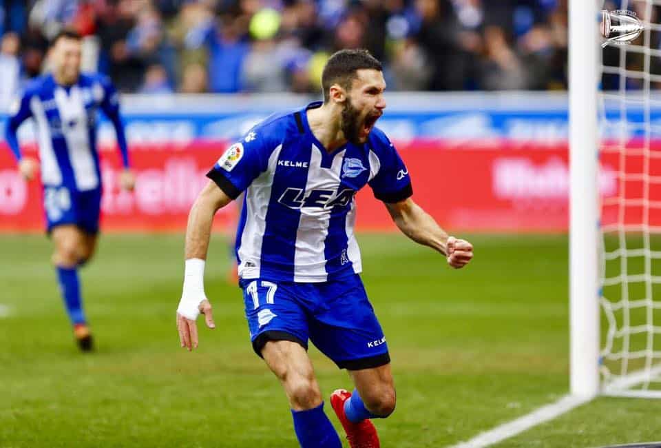 Alfonso Pedraza celebrando su gol. Vía Deportivo Alavés.