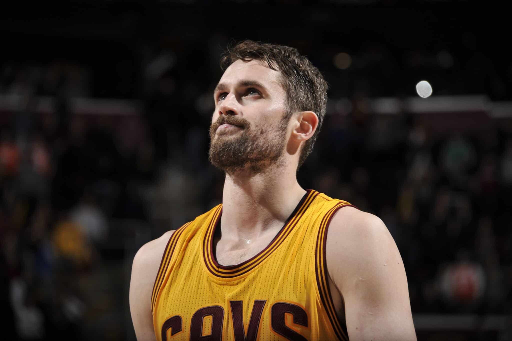 Kevin Love con signos de resignación durante un partido de la temporada 2016-17 (Fuente: NBA).