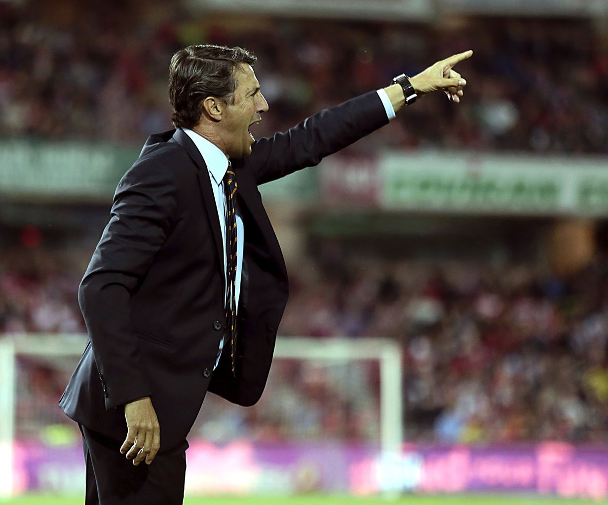 José González dirigiendo al Granada. Foto: DiariodeCádiz.es
