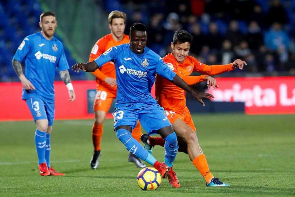 Amath gana un balón dividido ante Rosales. Foto: RTVE.es