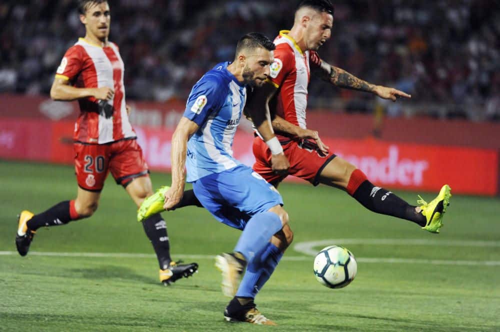 Borja prueba fortuna ante la portería del Girona. Foto: Laopiniondemálaga.es