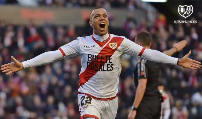 Raúl de Tomás celebra uno de sus goles | Fuente: Rayo Vallecano