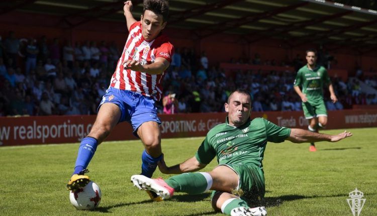 Lance del encuentro de la primera vuelta entre Sporting 'B' y Gernika