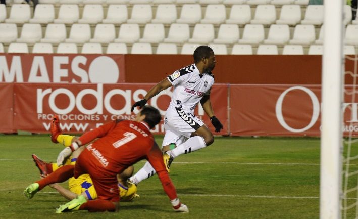 Bela se dispone a celebrar su gol ante el Alcorcón | Imagen: Twitter