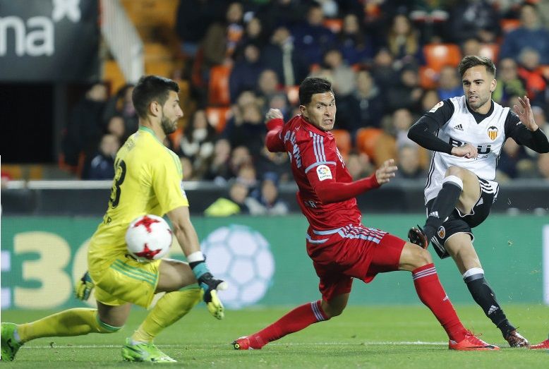 Valentín trata de tapar el gol de Roberto Ibañez en Copa del Rey | Imagen: Twitter