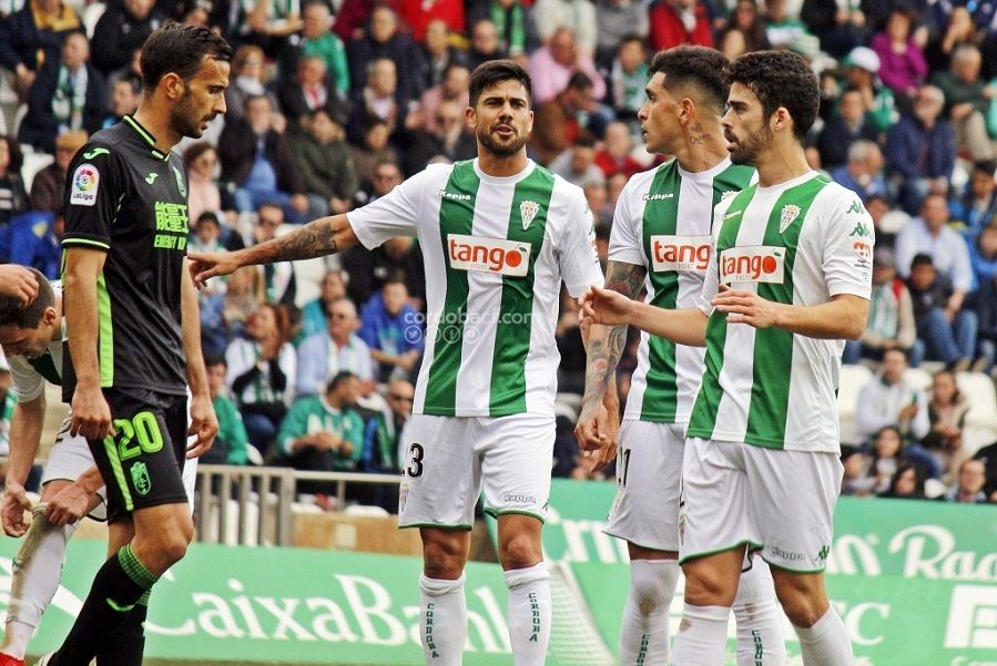 Aythami, Valentín y Caro, la línea defensiva blanquiverde ayer | Imagen: Córdoba CF