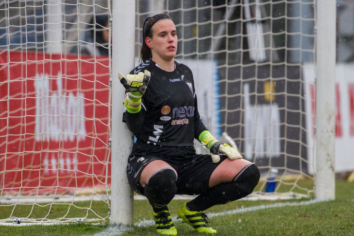 Foto descargada del twitter de Facuvallejo (@Facundo37952829). Elena de Toro, sus paradas han evitado una nueva derrota de su equipo