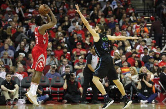 Los Rockets suman 7 partidos anotando  más de  20 triples en la temporada. FOTO: @ESPNDatos