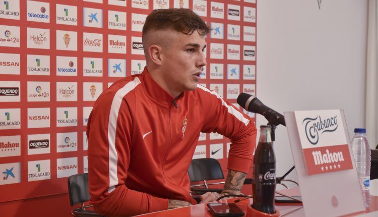 Isma Cerro en la sala de prensa de la Escuela de Fútbol de Mareo