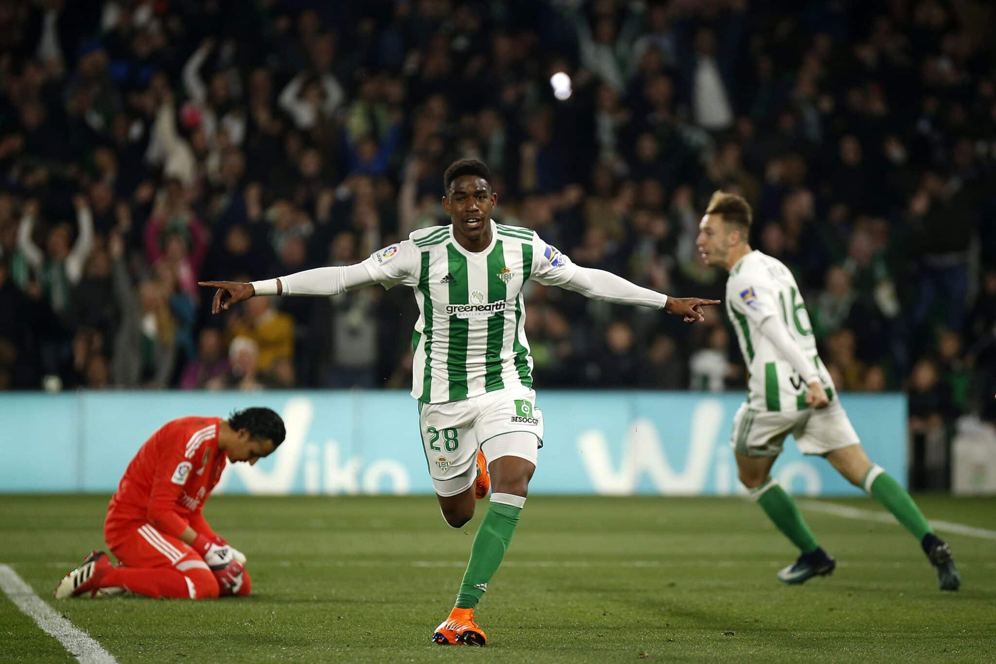 Junior Firpo obró la remontada momentánea con un fuerte disparo. Fuente: Real Betis.