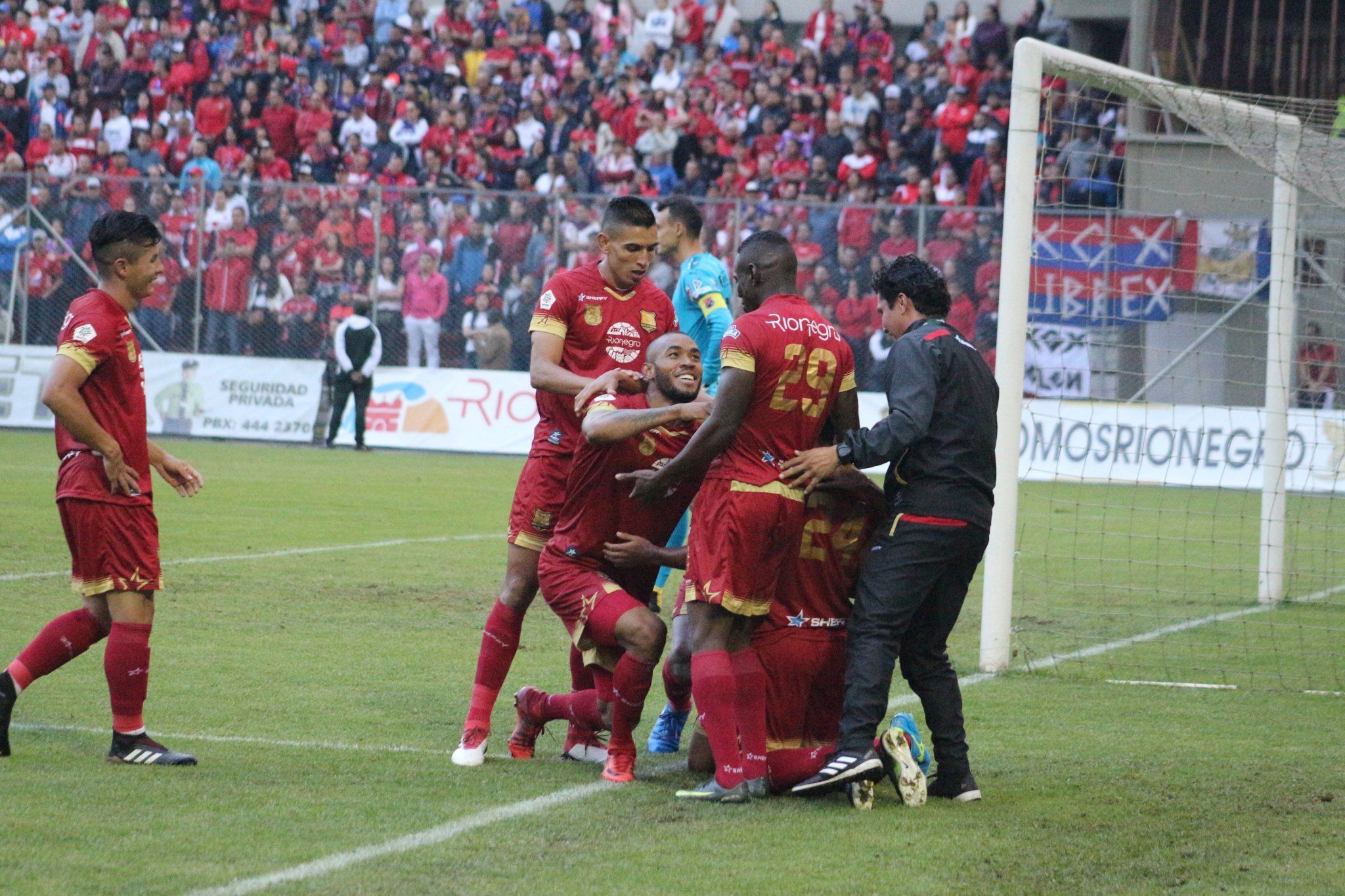 El equipo del oriente antioqueño acabó con el invicto del DIM / @AguilasDoradasR