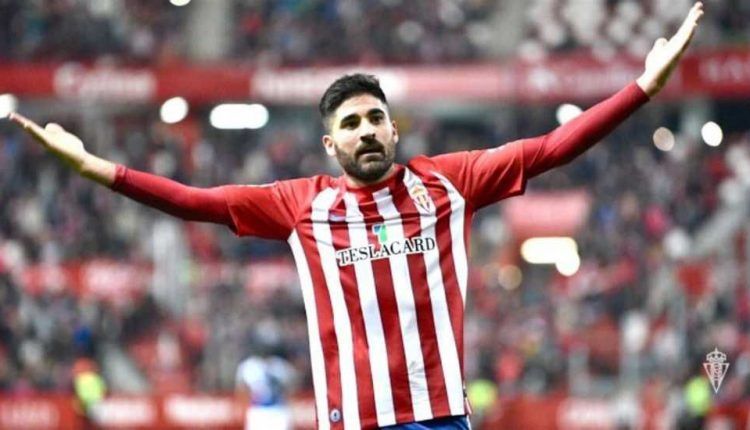 Carmona celebra un gol en El Molinón