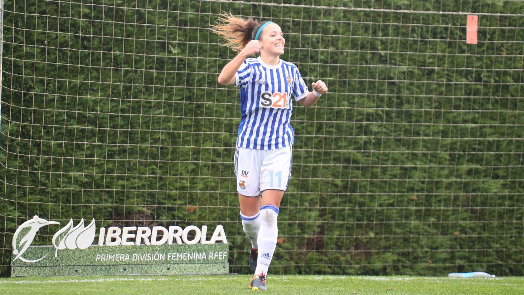 Claudia Zornoza celebra uno de sus goles. Fuente: web de la Real Sociedad.