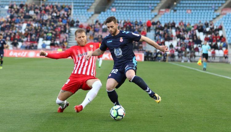 Lance del encuentro entre la UD Almería y la CyD Leonesa de la Liga 1|2|3