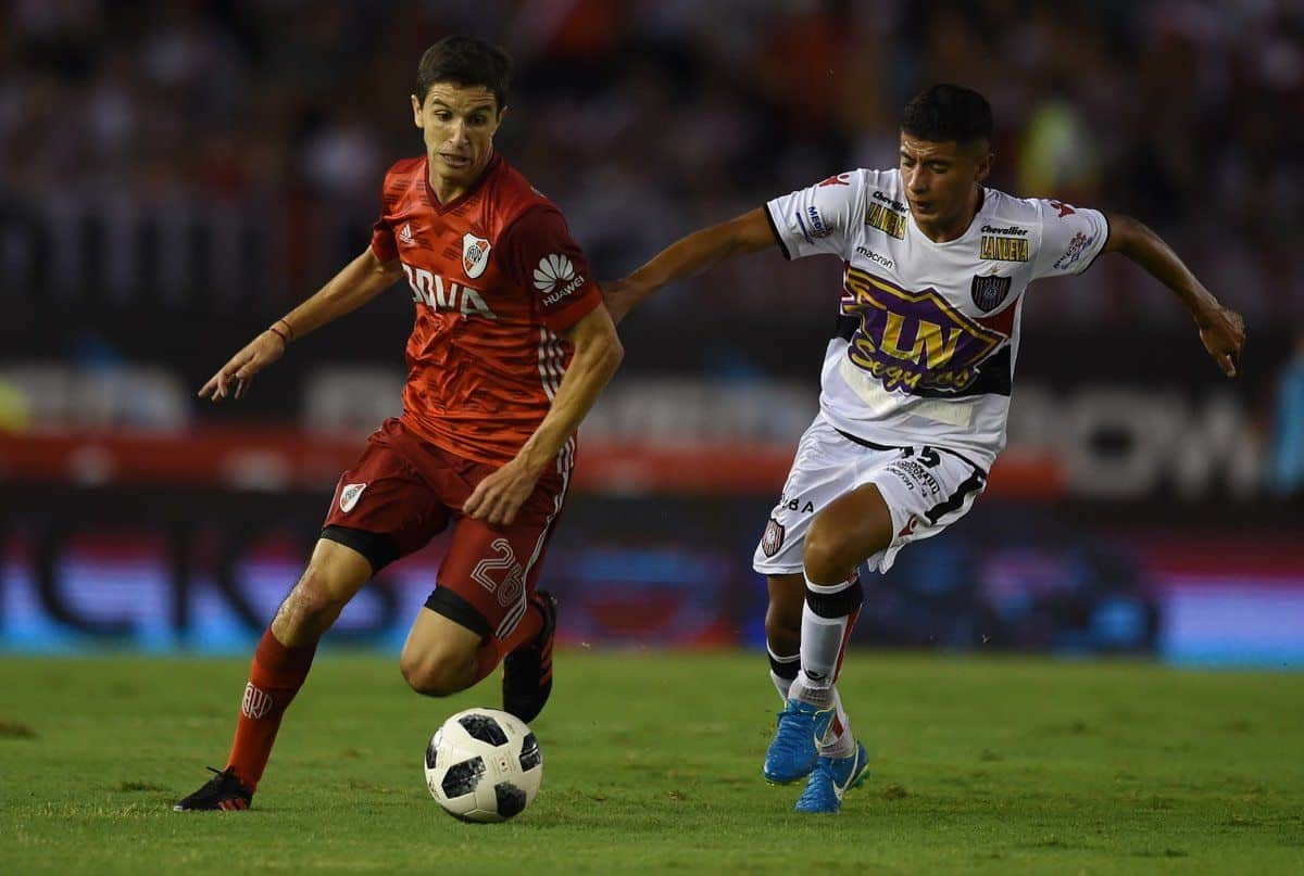 Ignacio Fernández y Joaquín Ibáñez peleando por el balón / @CARPoficial