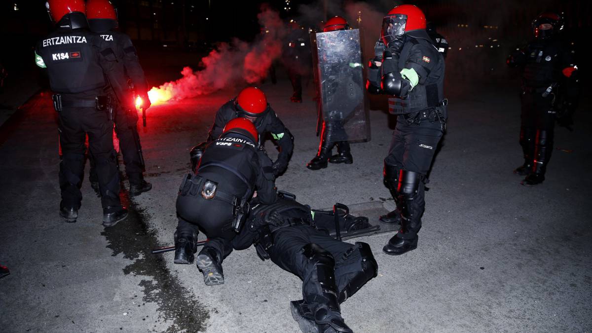 Batalla campal entre la ertzaina y ultras del Spartak de Moscú. Foto: AS.com
