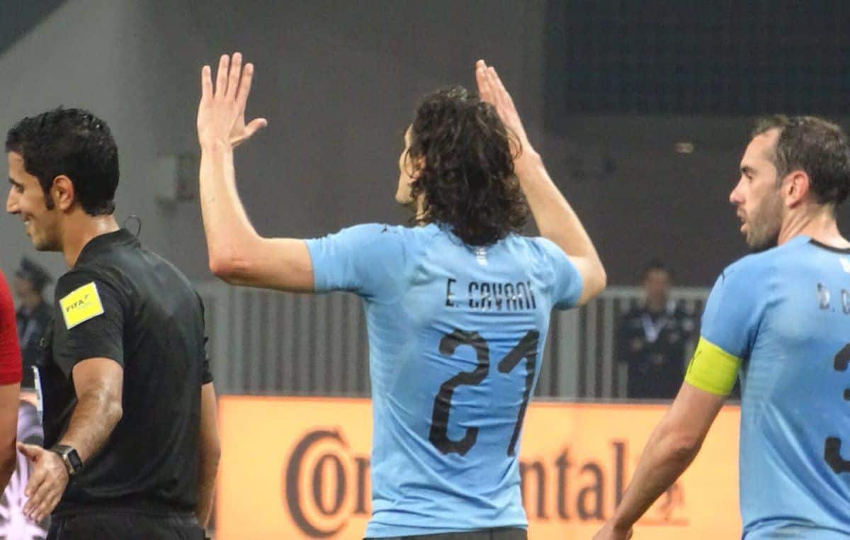 Cavani, en la foto con Uruguay, llegará al Atlético en verano según Sky Italia