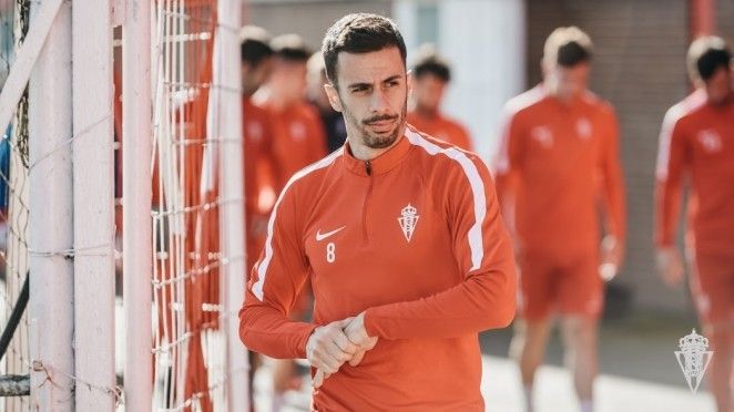 Hernán en un entrenamiento con el Sporting