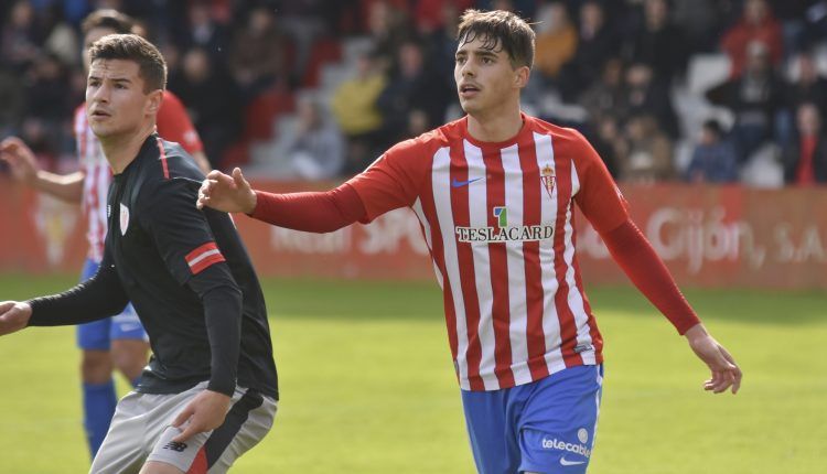 Carlos Cordero ante Guruzeta del Bilbao Athletic