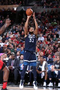 Karl Anthony Towns lanzando a canasta (Fuente: NBA).