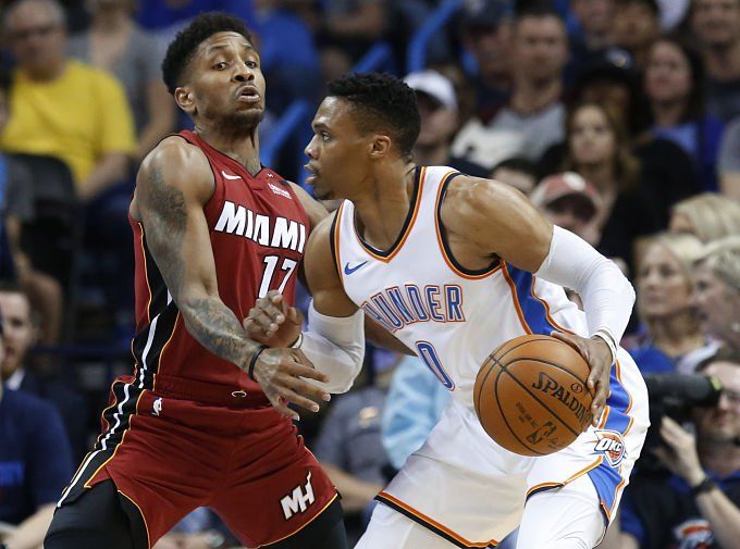 Westbrook lidera a Thunder sobre con 17 puntos en el 4o cuarto