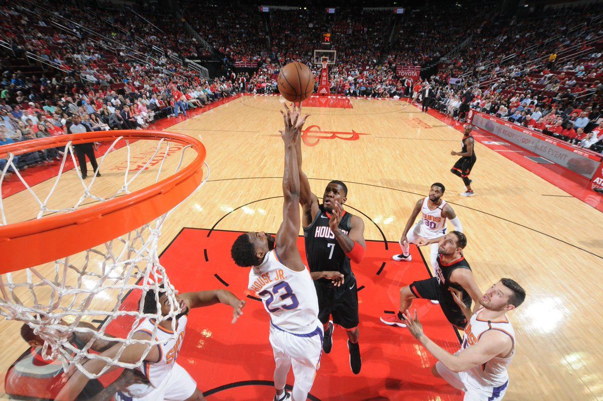 Joe Johnson ataca el aro frente a Danuel House. FOTO: @GritoSagradoOK
