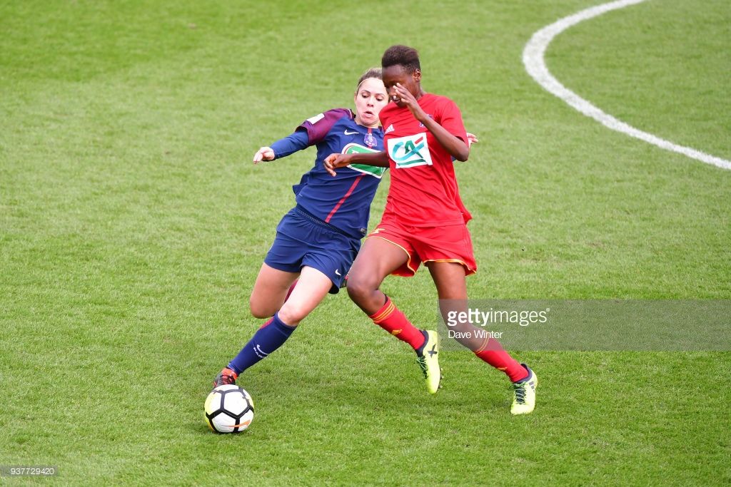 Gloria Mabomba y Érika disputan por el balón (foto: Getty Images).