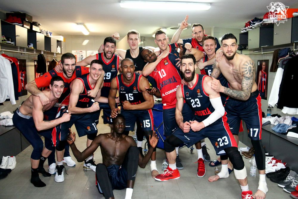 Baskonia celebra su clasificación en play off de Euroliga.
Fuente:baskonia.com