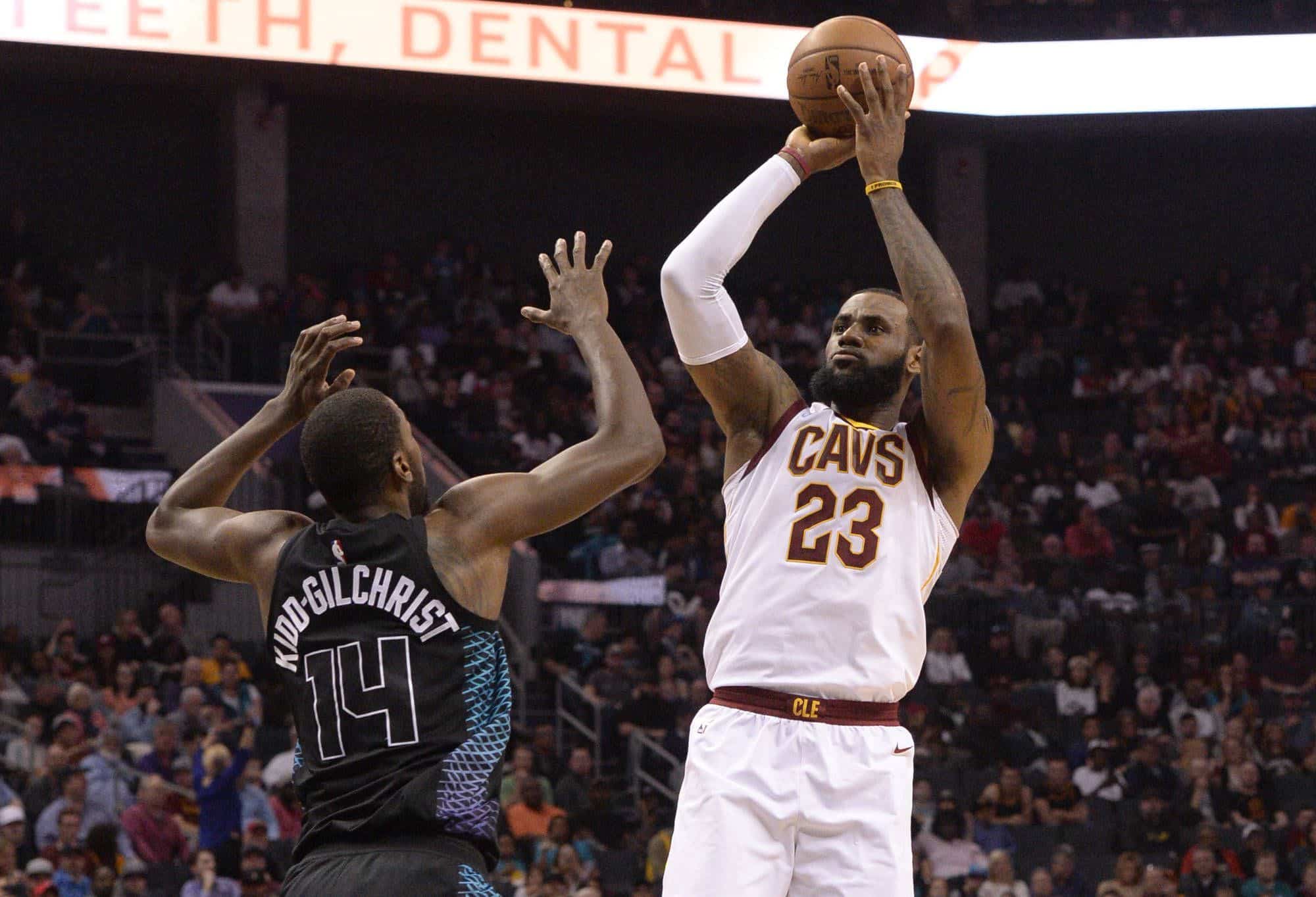 Kemba hace historia en los Hornets en la derrota ante los Cavaliers