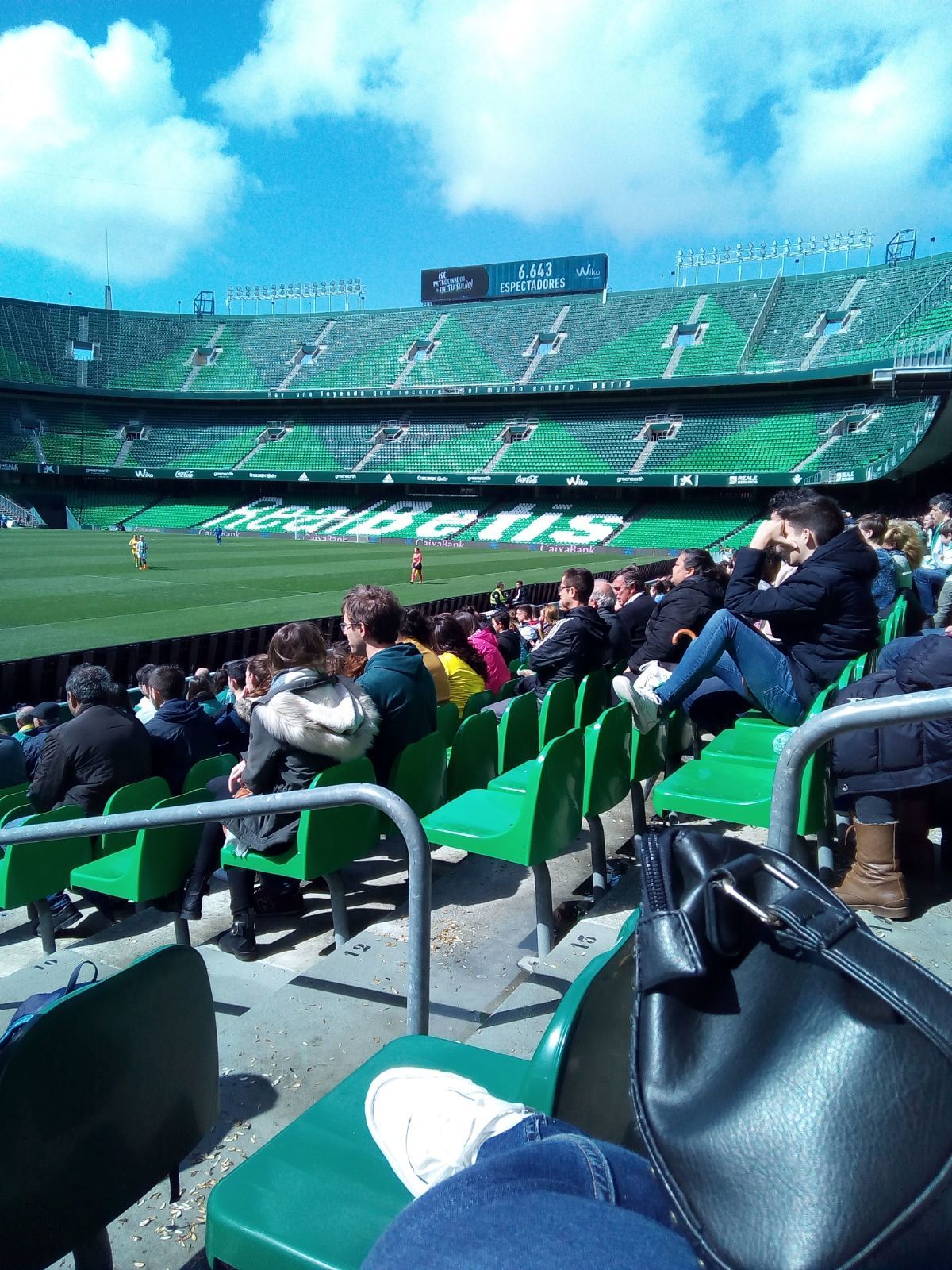 Imagen de la asistencia al Estadio Benito Villamarin, realizada por @AnaPresen