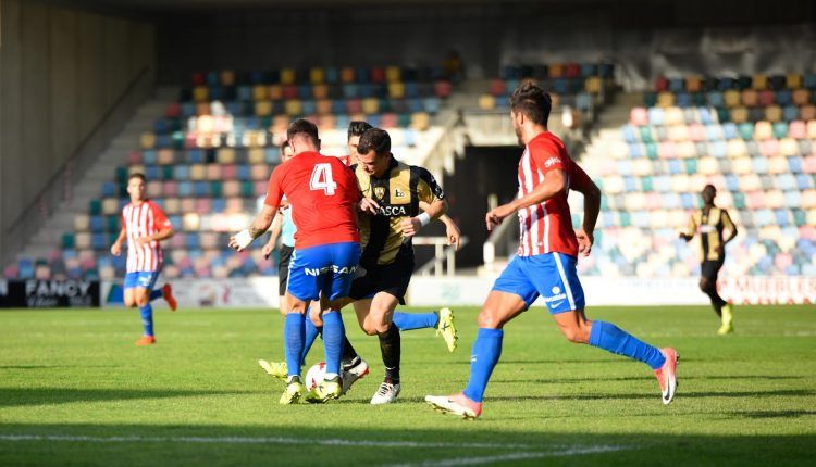 Sporting 'B' y Barakaldo enfrentan sus rachas 2 Lance del encuentro de la primera vuelta entre Barakaldo y Sporting 'B'