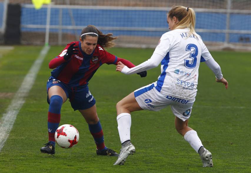 Levante sufre pero logra remontada con una menos en el campo