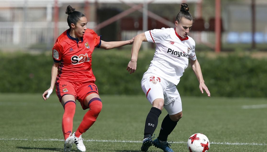 Raquel Pinel y Chini en un lance del encuentro. Fuente: Sevilla FC.