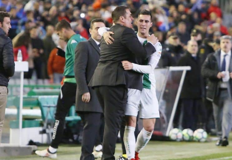Guardiola celebra el gol con Sandoval | Imagen: Twitter