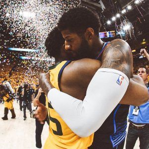Donovan Mitchell y Paul George se abrazan y se muestran respeto tras el partido (Fuente: Utah Jazz).