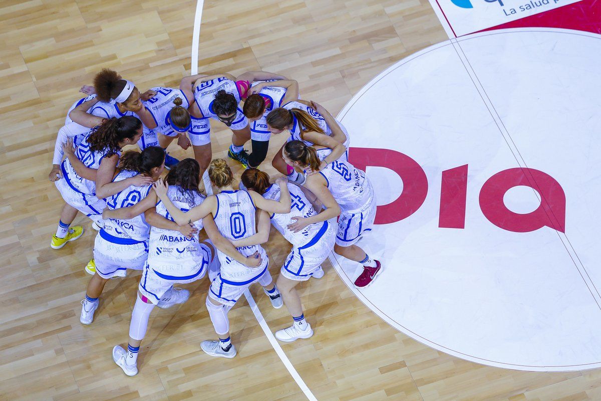 Las gallegas parten con una ligera ventaja al jugar en casa el primer partido (Foto: @UniFerrol)