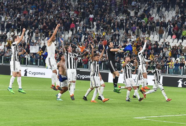 Jugadores de la Juventus celebrando la victoria - Foto destacada vía: www.ansa.it