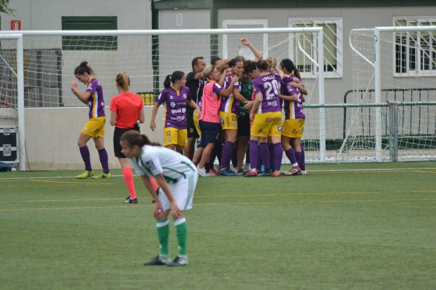 Las jugadoras del UDG Tenerife celebran el gol. / @UDGTenerife