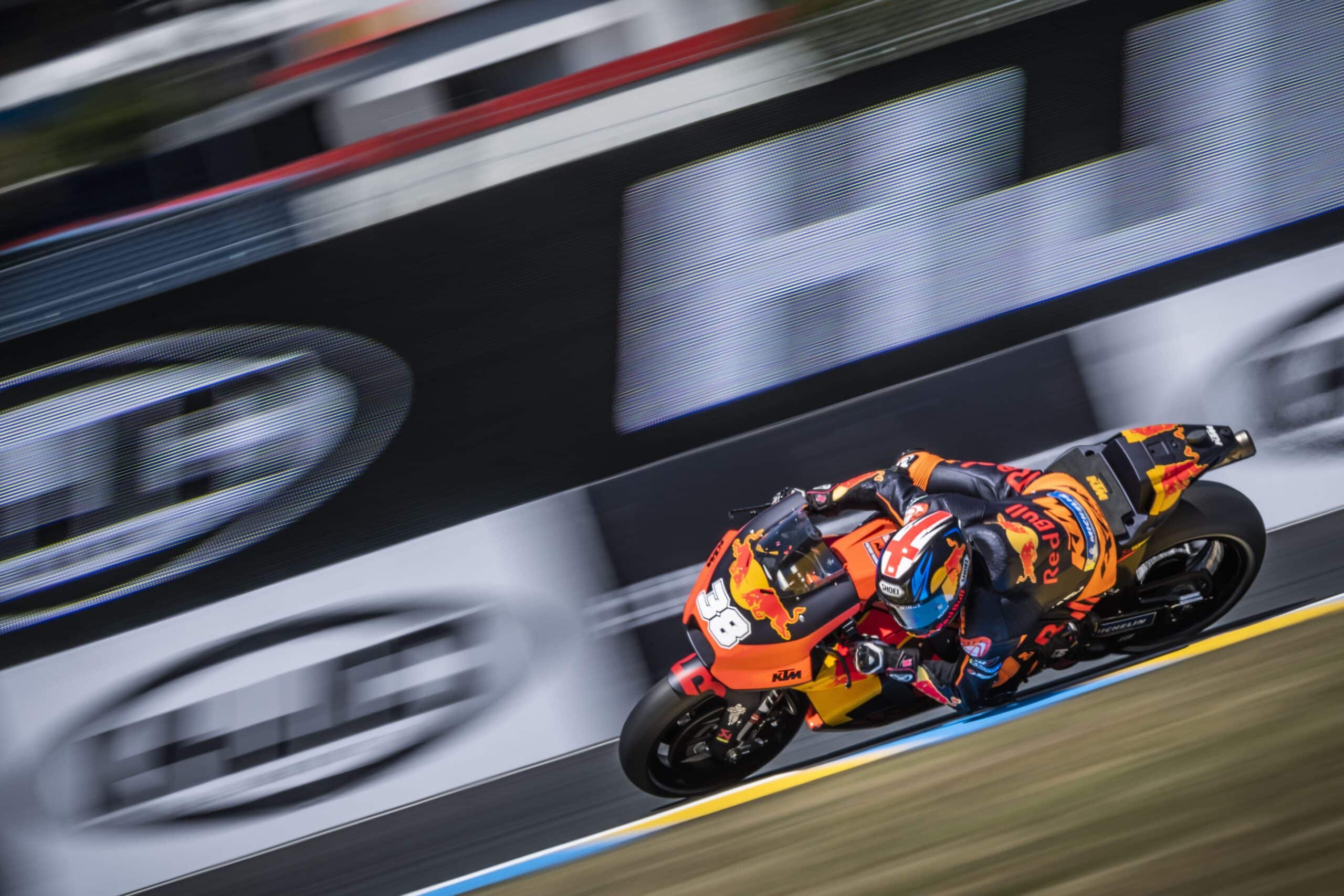 Bradley Smith con la KTM RC16 en Le Mans 2018. Vía: KTM