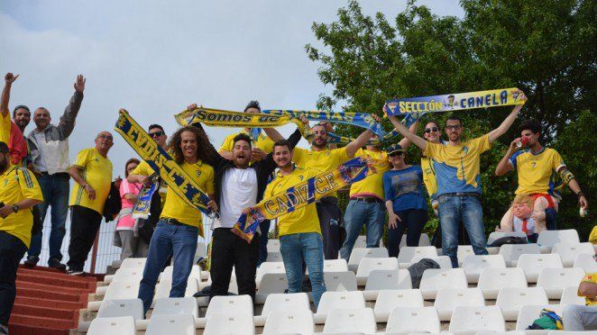 La afición del Cádiz en el Carlos Belmonte
