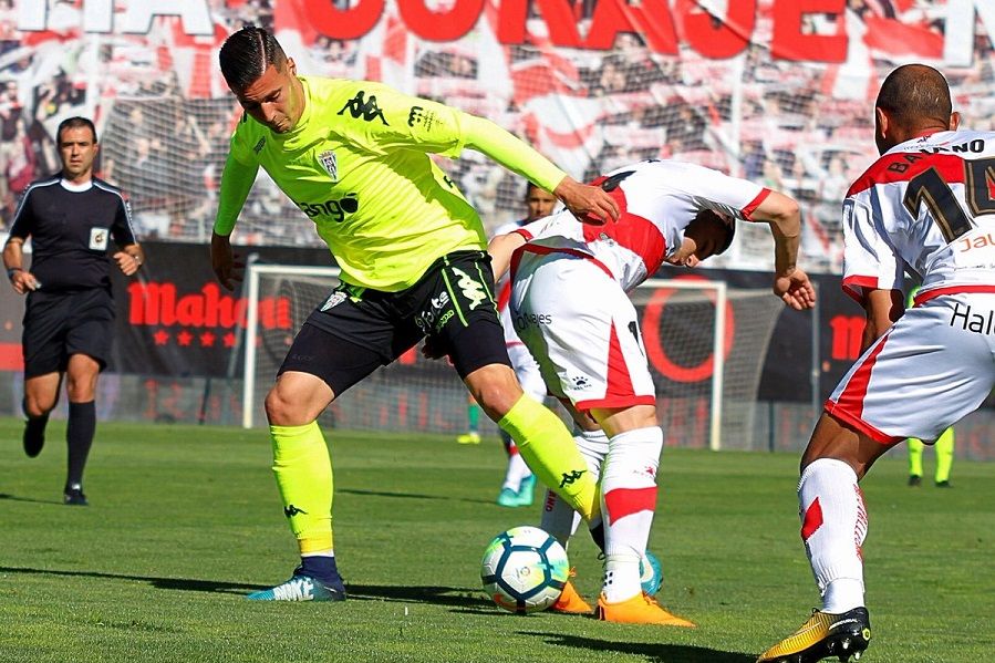 Sergi Guardiola lucha por un balón | Imagen: Córdoba CF
