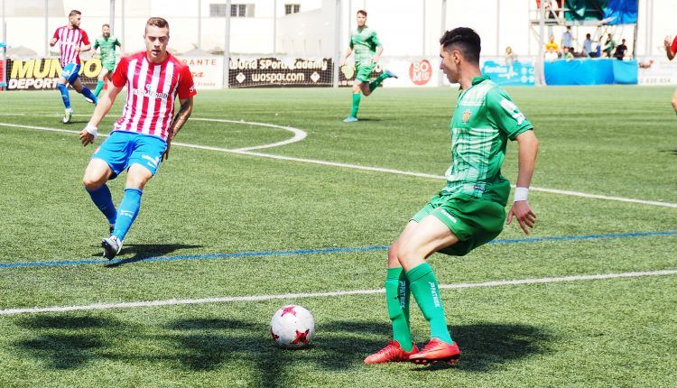 Lance del choque en el Nou Municipal de Cornellà