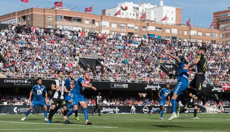 Lance del encuentro en el Cartagonova entre FC Cartagena y Rayo Majadahonda